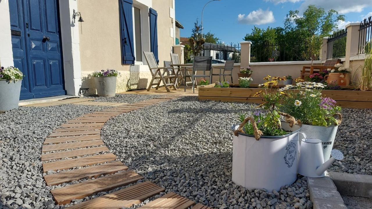 Bed and Breakfast For Me Formidable L'Isle-Jourdain  Exteriér fotografie